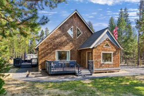 Quaint chalet with hot tub and fire pit